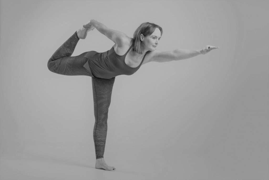 online yoga online meditatie ontspanning rust stilte bewegen met aandacht yoga oefening - SensZenjoy - SensZenjoy