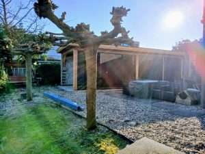 Zendo van SensZenjoy in aanbouw, een rustige ruimte die wordt ingericht voor meditatie en mindfulness.